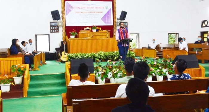 DC Mon, Thavaseelan K, IAS addressing the training of youth directors on ‘Yes to Life’ held at Mission Center, Mon Church on October 19. (DIPR Photo)